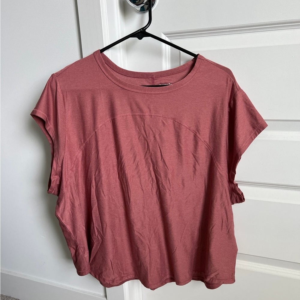 Old‎ navy active tee